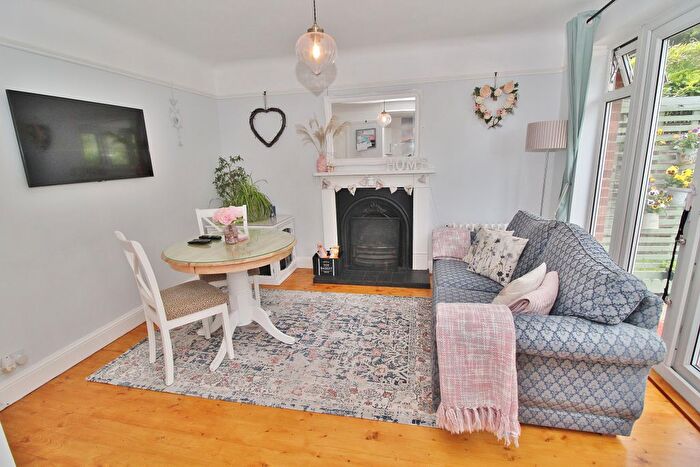 2 Bedroom Detached Bungalow For Sale In Chestnut Avenue, Bedhampton, Havant, PO9