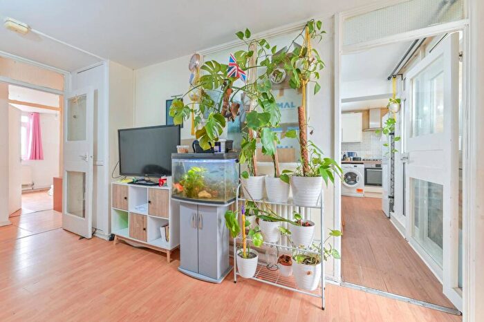 2 Bedroom Flat For Sale In Flaxman Road, Camberwell, London, SE5