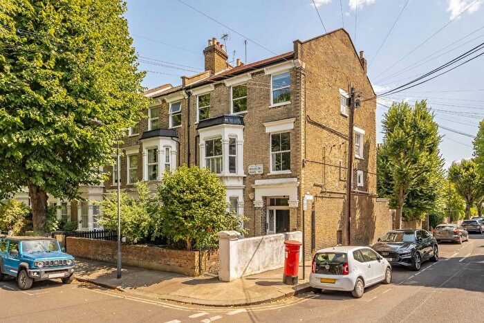 1 Bedroom Flat To Rent In Beauclerc Road, Hammersmith, W6