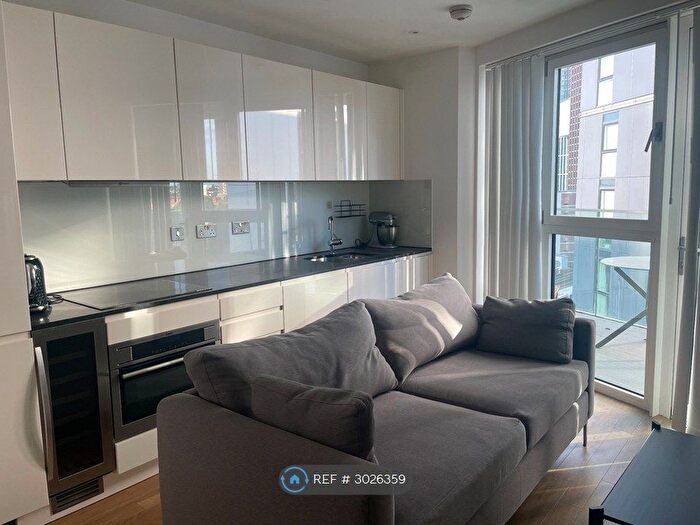 Studio To Rent In Brent House, London, SW8