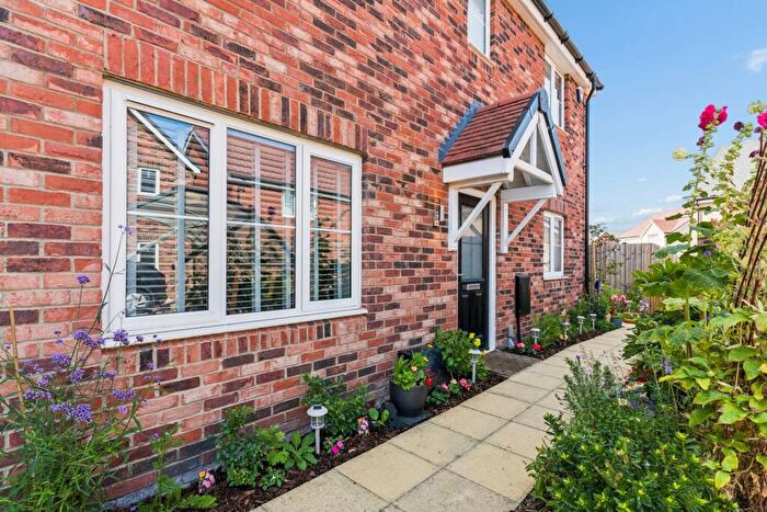 2 Bedroom Maisonette For Sale In Skye Gardens, Houghton Regis, LU5