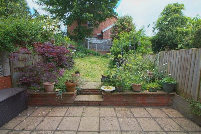 3 Bedroom Town House To Rent In Chapel Court, Billericay, CM12