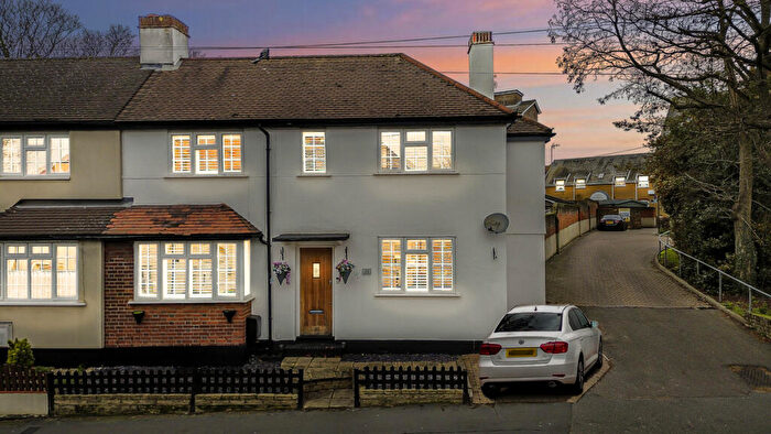 3 Bedroom Semi Detached House For Sale In Hockley Road, Rayleigh, SS6