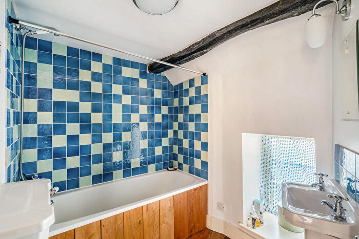 2 Bedroom Cottage For Sale In Banbury Road, Wardington, OX17