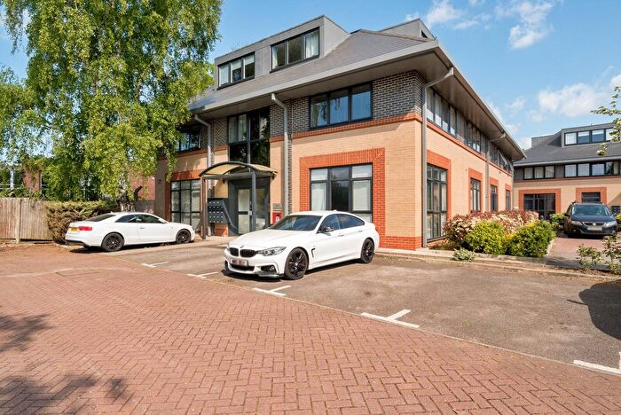 2 Bedroom Flat To Rent In River Court, Woking, GU21