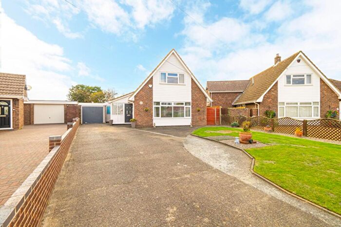 4 Bedroom Detached Bungalow For Sale In Poplar Drive, Filby, NR29