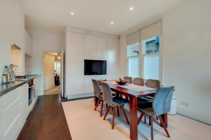 2 Bedroom Flat To Rent In Bishops Park Road, London, SW6