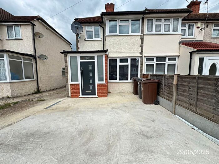 3 Bedroom Terraced House To Rent In Oval Road North, Dagenham, Essex, RM10