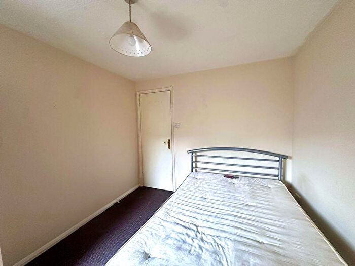 1 Bedroom Flat To Rent In Hallywell Crescent, London, E6