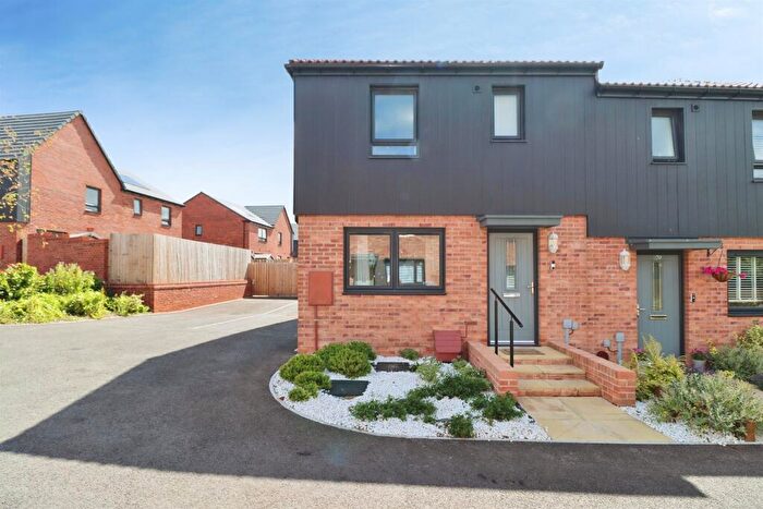 3 Bedroom Semi-Detached House For Sale In Hutchinson Road, Yate, Bristol, BS37