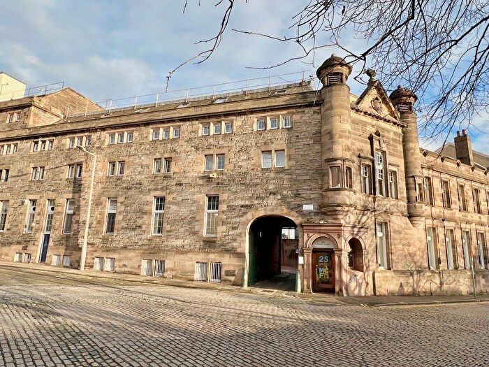 2 Bedroom Flat To Rent In Couper Street, Edinburgh, Midlothian, EH6