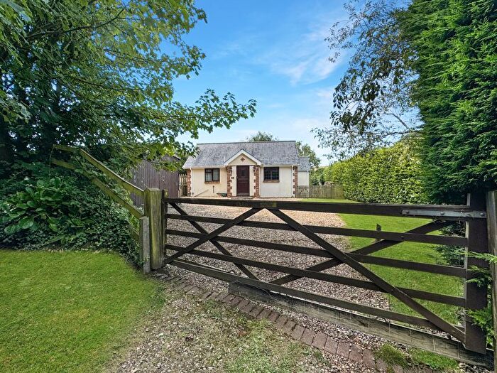 3 Bedroom Bungalow For Sale In Main Road, Chillerton, Newport, PO30
