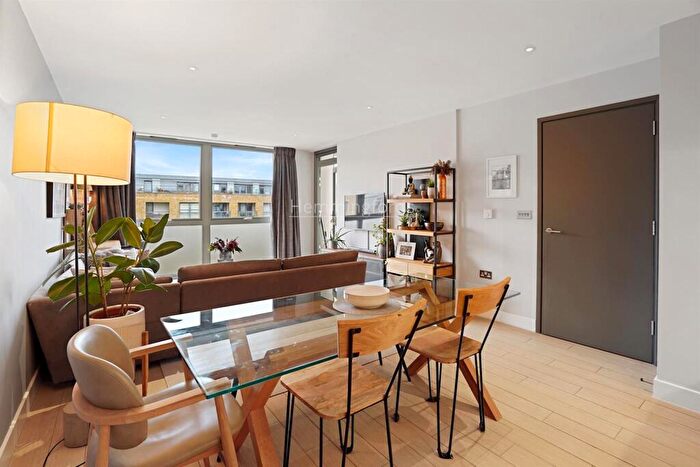 1 Bedroom Apartment To Rent In Canalside Square, Islington, N1