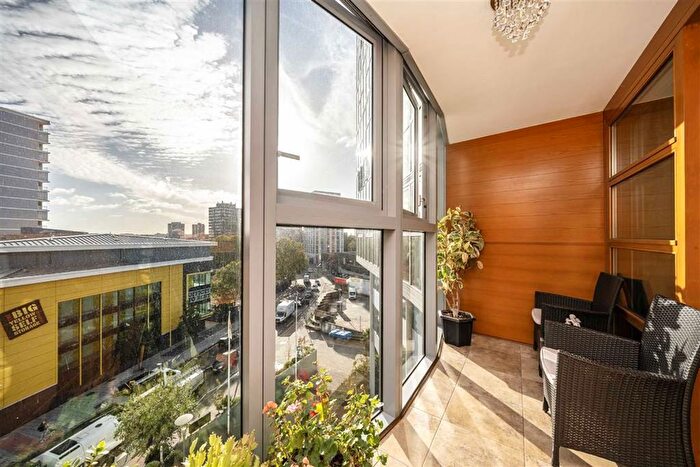 1 Bedroom Flat To Rent In Lombard Road, London, SW11