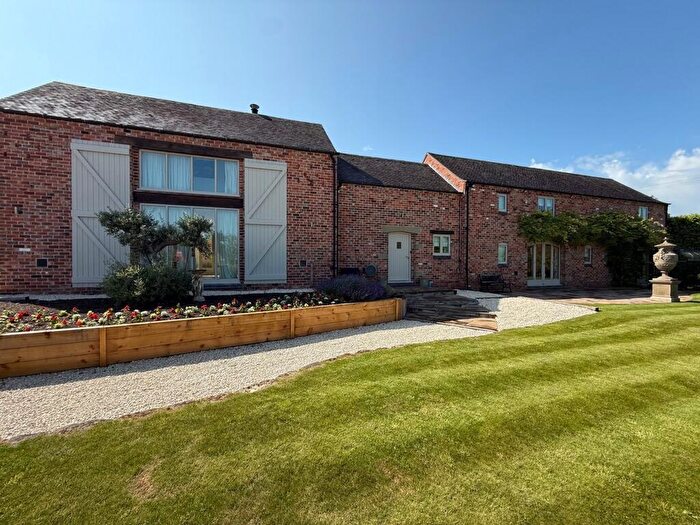 4 Bedroom Barn Conversion For Sale In High Street, Castle Donington, DE74