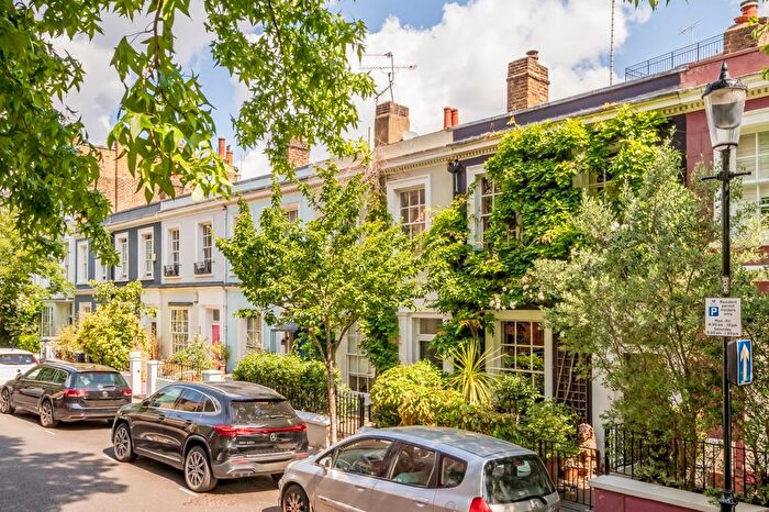 2 Bedroom Flat To Rent In Portobello Road, London, W11