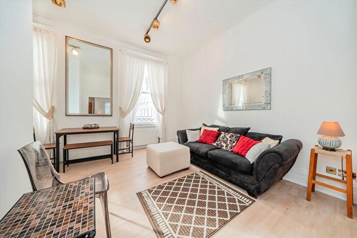 2 Bedroom Flat To Rent In Redcliffe Square, London, SW10