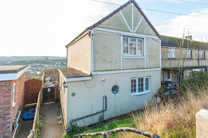 2 Bedroom End Terrace House For Sale In Napier Road, Dover, Kent, CT16