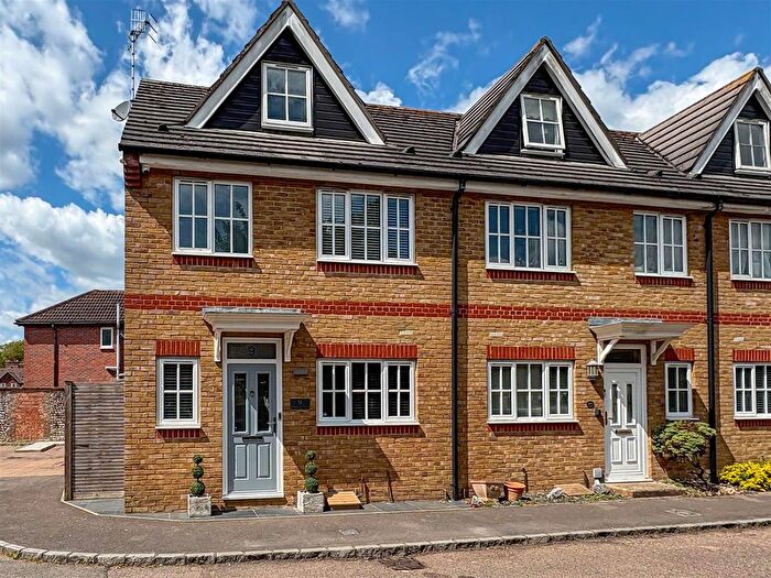 3 Bedroom End Terrace House For Sale In Balmoral Close, Rustington, BN16