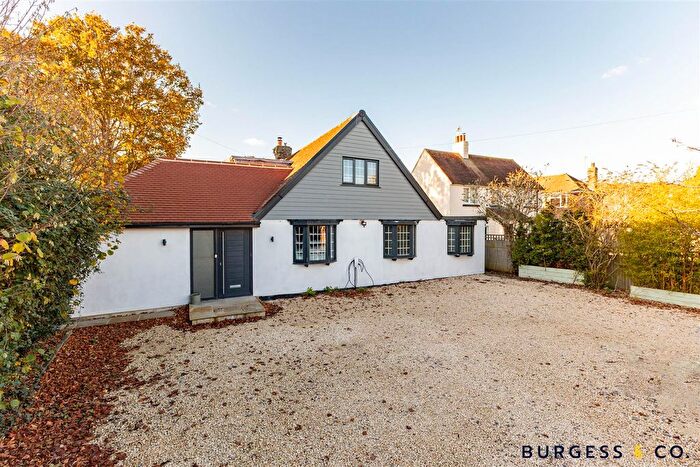 4 Bedroom Chalet For Sale In Peartree Lane, Bexhill-On-Sea, TN39