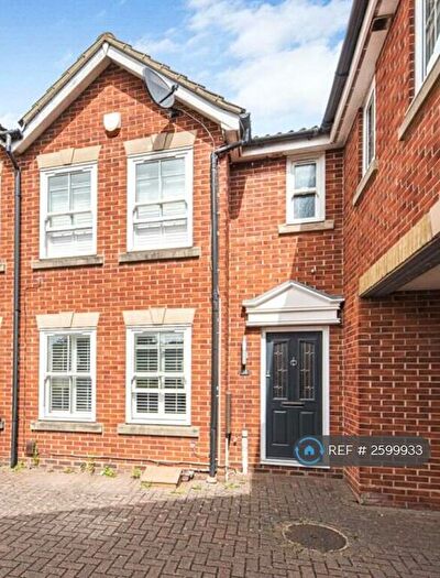 2 Bedroom Terraced House To Rent In St. Margarets Close, Dartford, DA2