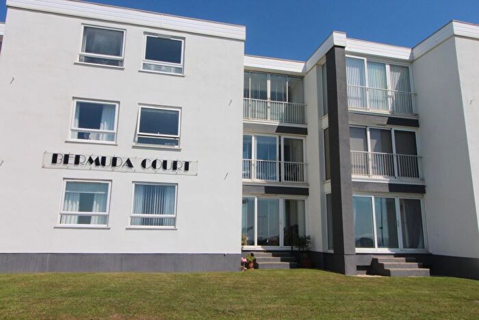 2 Bedroom Flat To Rent In Wharncliffe Road, Highcliffe, Christchurch, BH23