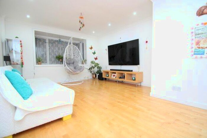 2 Bedroom Maisonette To Rent In Engadine Close, Croydon, CR0
