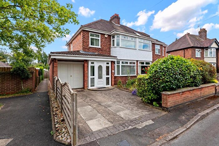 3 Bedroom Semi-Detached House For Sale In Dickins Road, Warwick, CV34