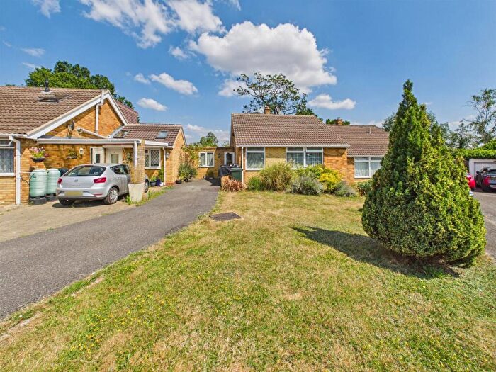 3 Bedroom Semi-Detached Bungalow For Sale In Stoneham Close, Tilehurst, Reading, RG30