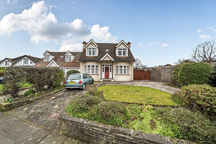 3 Bedroom Detached House For Sale In Winn Road, London, SE12