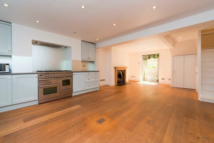 4 Bedroom Terraced House To Rent In Bromfield Street London, N1