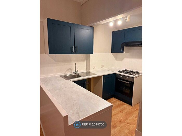 2 Bedroom Flat To Rent In Caddlehill Street, Greenock, PA16