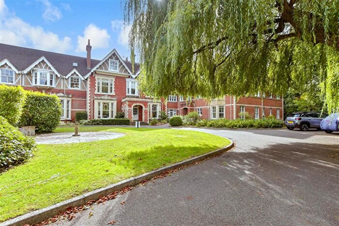 1 Bedroom Flat For Sale In Massetts Road, Horley, Surrey, RH6