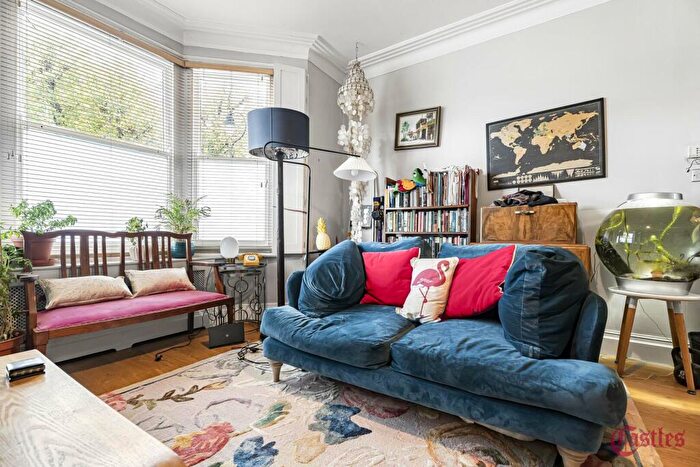 1 Bedroom Flat For Sale In Denton Road, N8