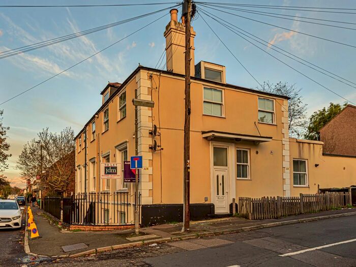 2 Bedroom Flat To Rent In Lower Road, Orpington, BR5