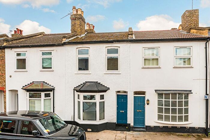 2 Bedroom Property For Sale In Queens Terrace, Old Isleworth, TW7