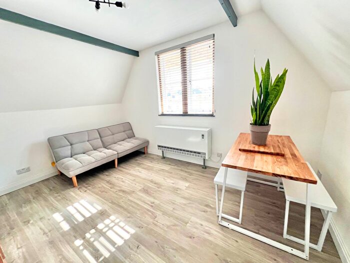 1 Bedroom Flat To Rent In Medina Villas, Hove, BN3