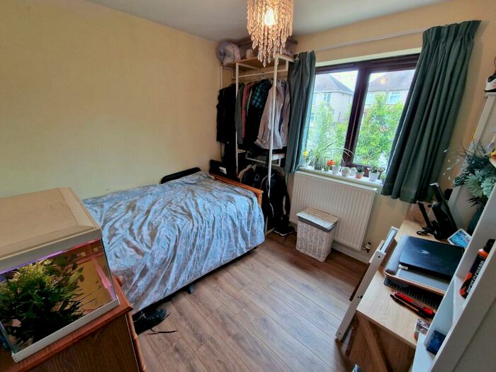 2 Bedroom Bungalow For Sale In The Tea Garden, Bedworth, Warwickshire, CV12