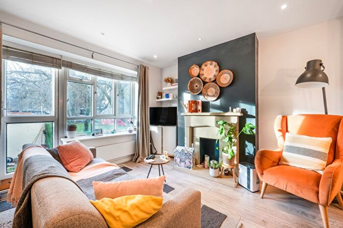 2 Bedroom Flat To Rent In Streatham Hill, London, SW2