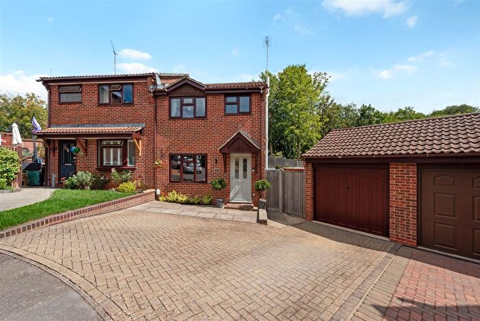 3 Bedroom Semi Detached House For Sale In Lovage Way, Horndean, PO8