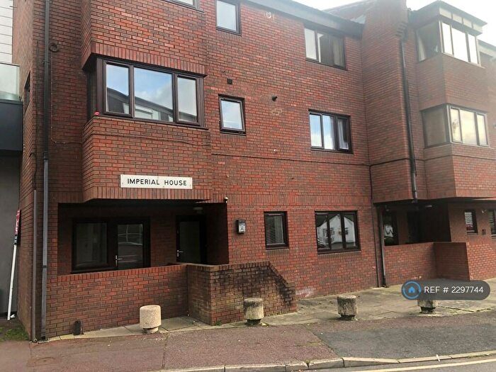 2 Bedroom Flat To Rent In Station Parade, Virginia Water, GU25