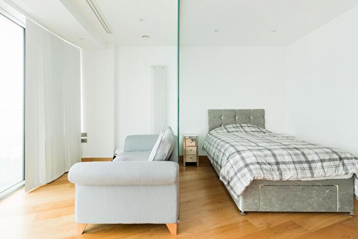 Apartment To Rent In Arena Tower, Crossharbour Plaza, Canary Wharf, London, E14
