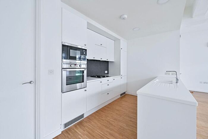 3 Bedroom Flat For Sale In Leather Lane, Clerkenwell, London, EC1N - Photo 7