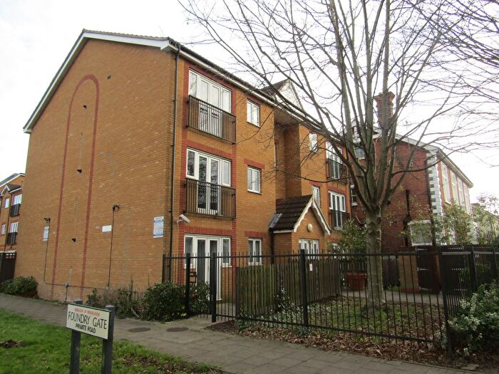 2 Bedroom Flat To Rent In York Road, Waltham Cross, EN8
