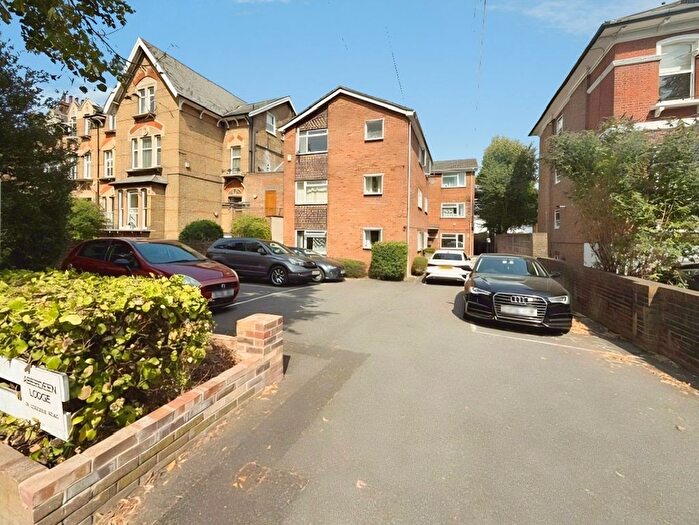 2 Bedroom Flat For Sale In Osborne Road, Windsor, Berkshire, SL4