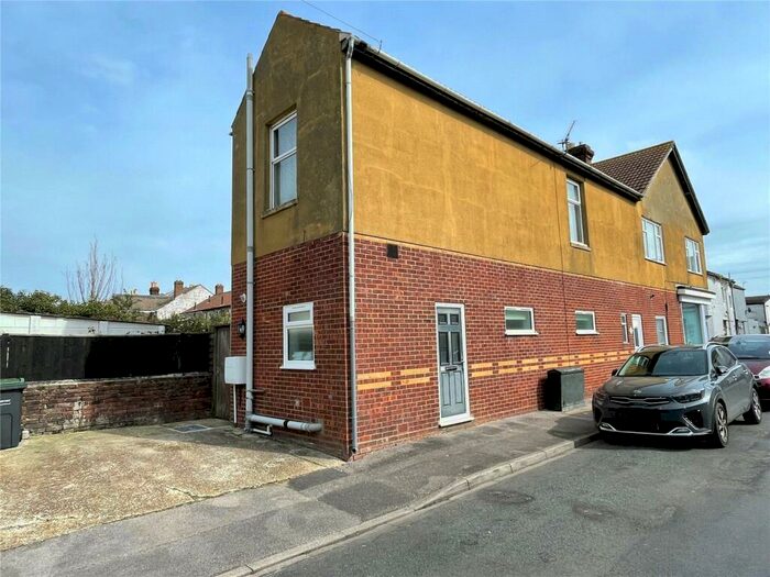 1 Bedroom Apartment To Rent In Queens Road, Gosport, Hampshire, PO12