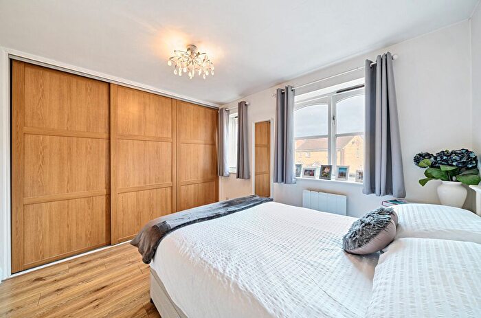 1 Bedroom Flat For Sale In Philips Close, Carshalton, SM5