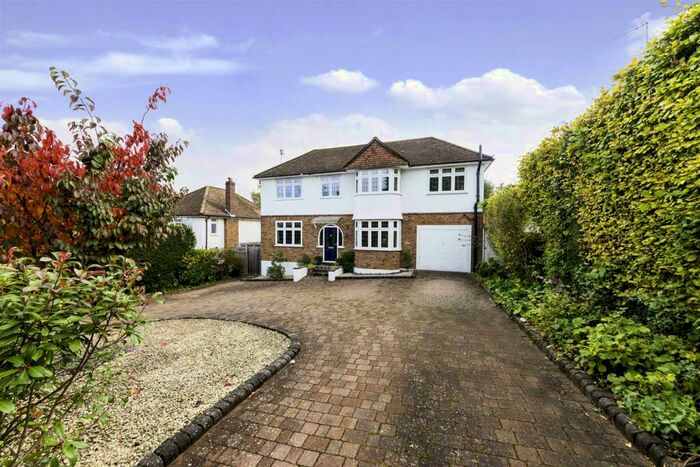 4 Bedroom Detached House To Rent In Downs Way, Tadworth, KT20