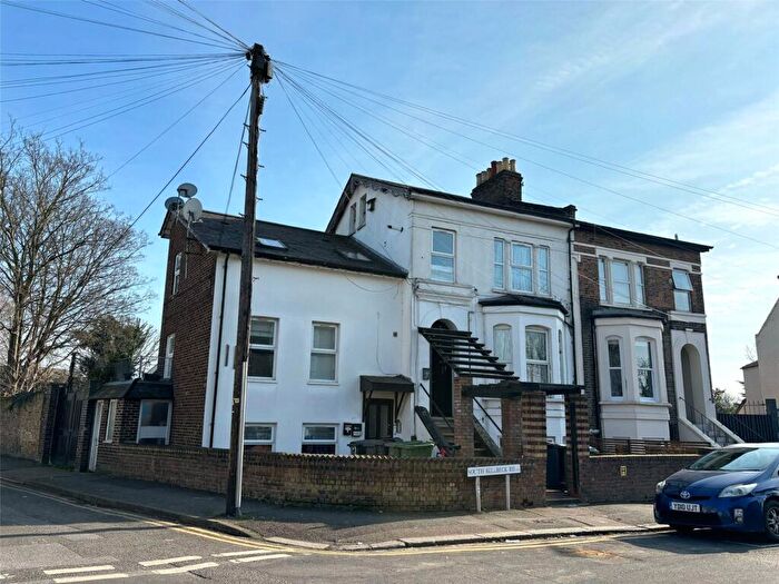 Flat To Rent In South Birkbeck Road, Leytonstone, E11