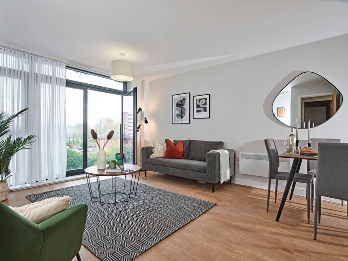 2 Bedroom Flat For Sale In Grapnel Apartments, Salford, Manchester, M50